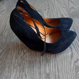 Beautiful shoes by L.A.M.B🍀🌸🌷